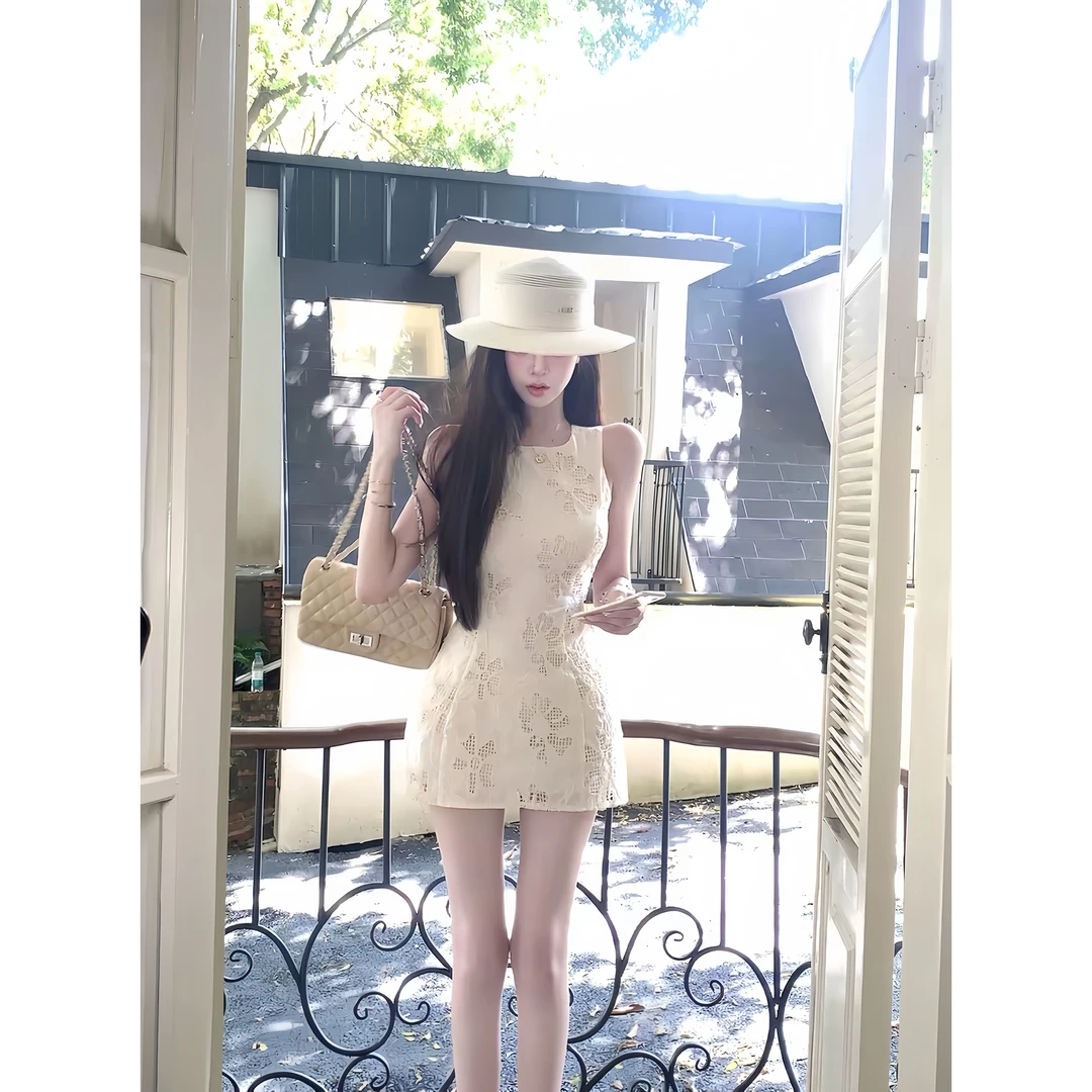 风铃恋曲 夏季新款纯欲慵懒风短款性感财阀千金法式设计感连衣裙