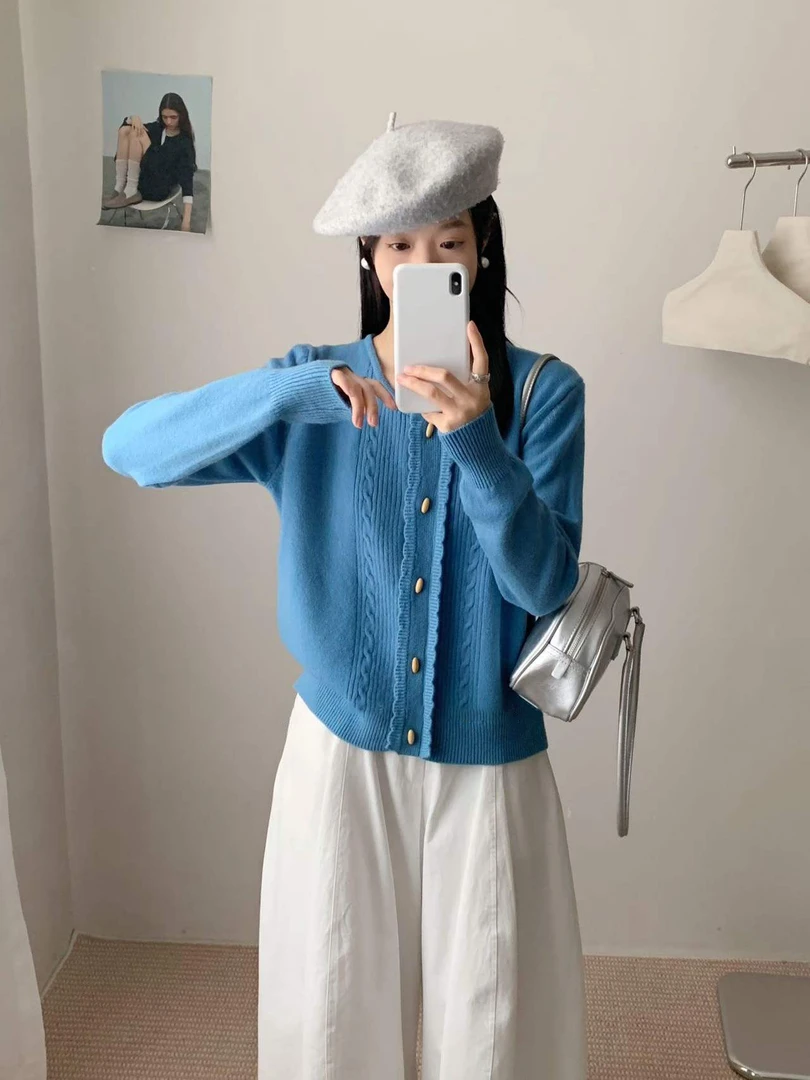 秋冬季针织打底衫女圆领内搭长袖上衣蓝色百搭温柔韩版针织衫