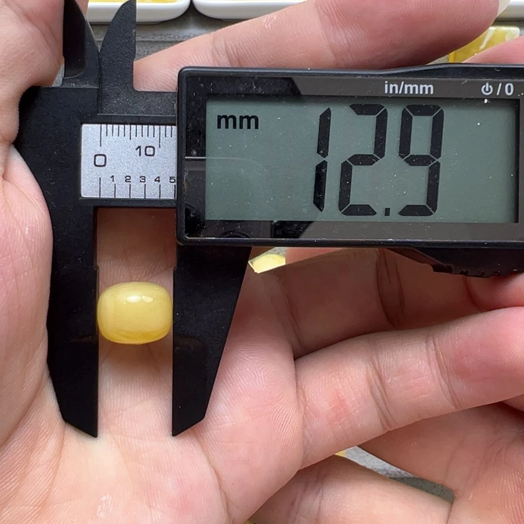 琥珀裸石未镶嵌嶶****?