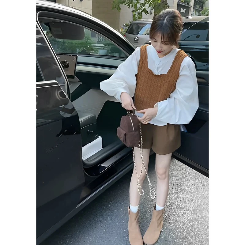 「小吴家」2025秋季新款马甲针织背心叠穿外搭白色圆领衬衫两件套