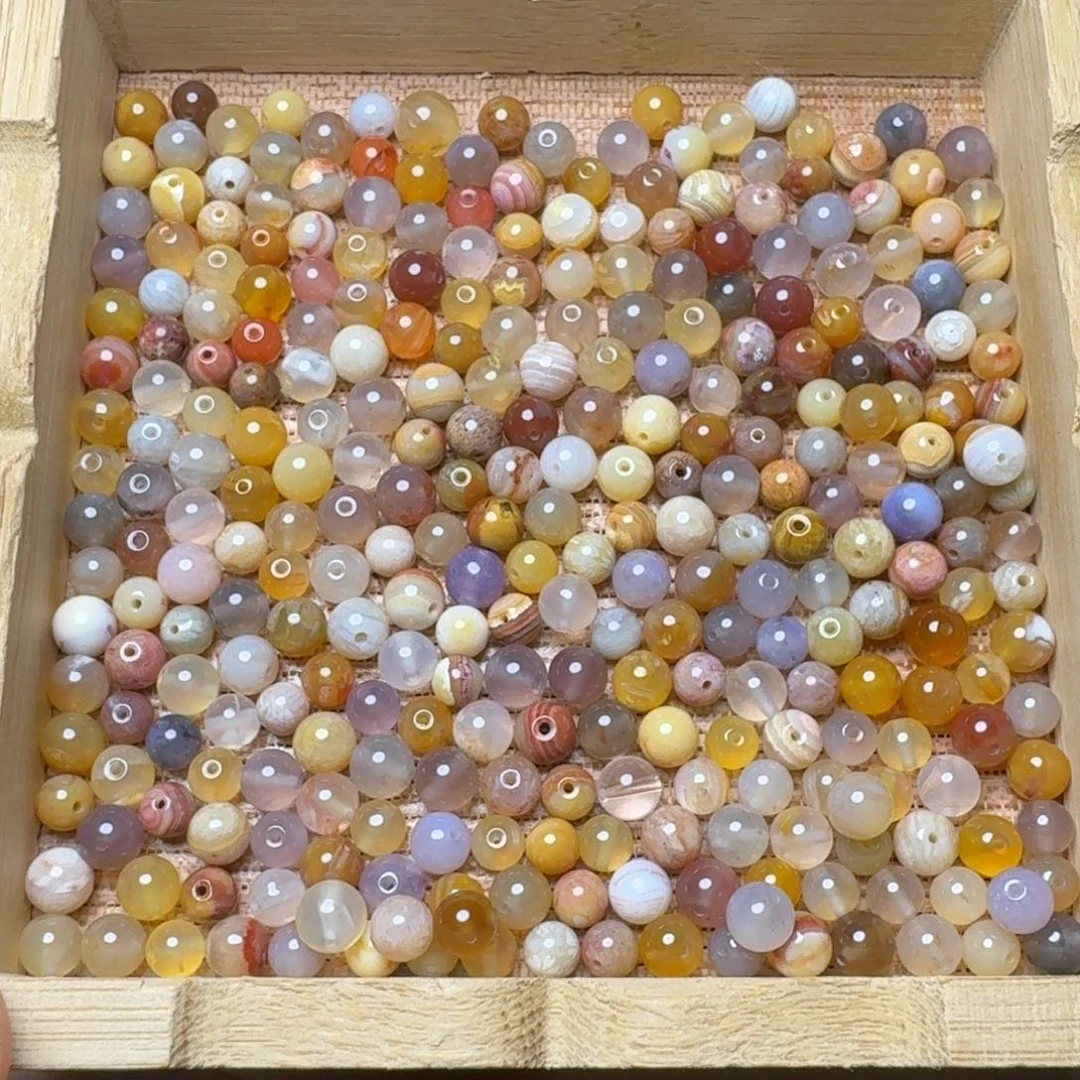 石英质玉未镶嵌稀少尺寸5咪左右，随机发100克