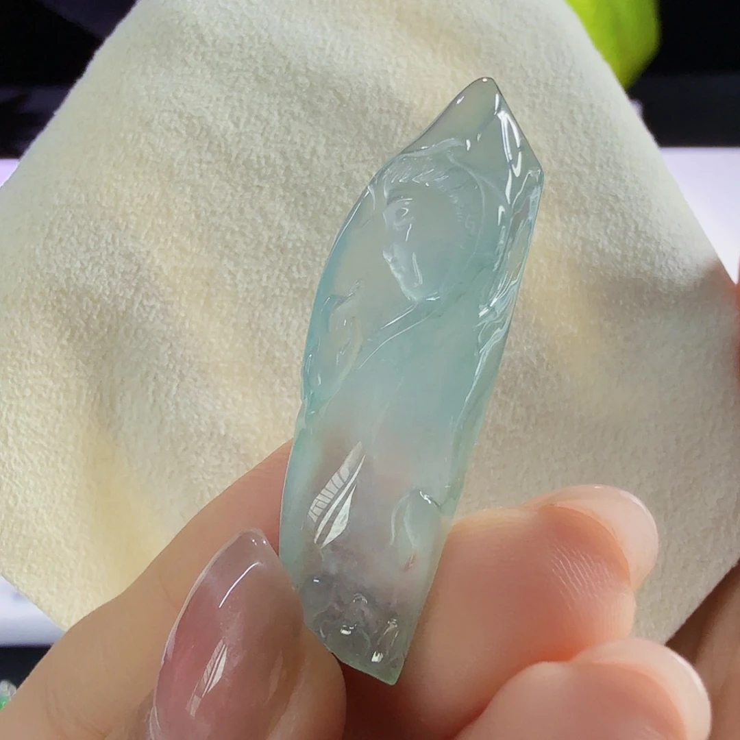 翡翠未镶嵌颈饰力推自在观音