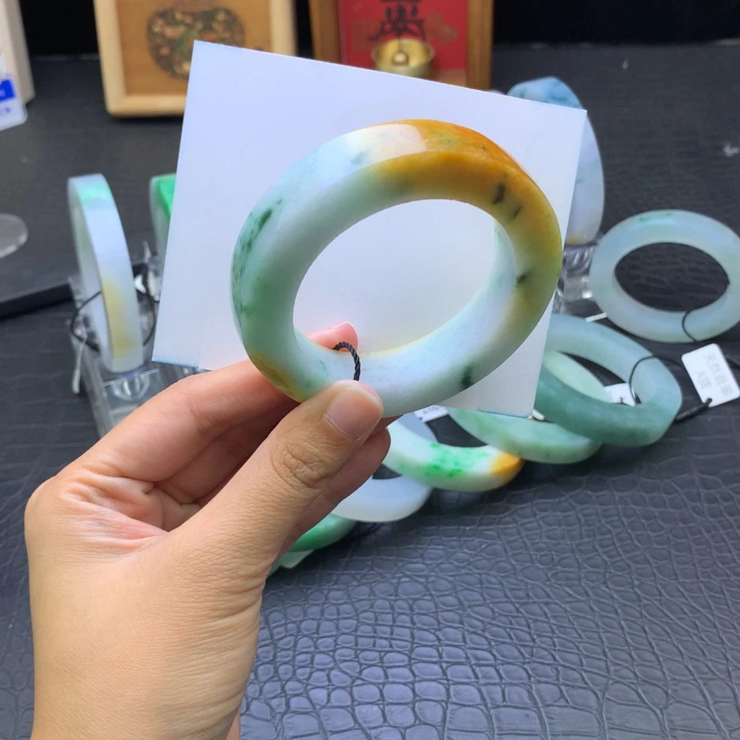 定制翡翠未镶嵌翡翠手镯