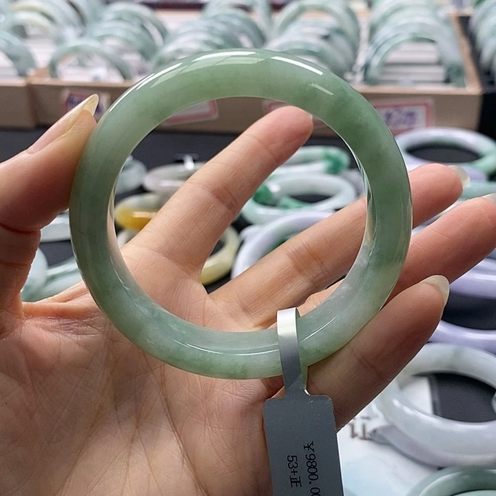 翡翠手镯未镶嵌翡翠手镯