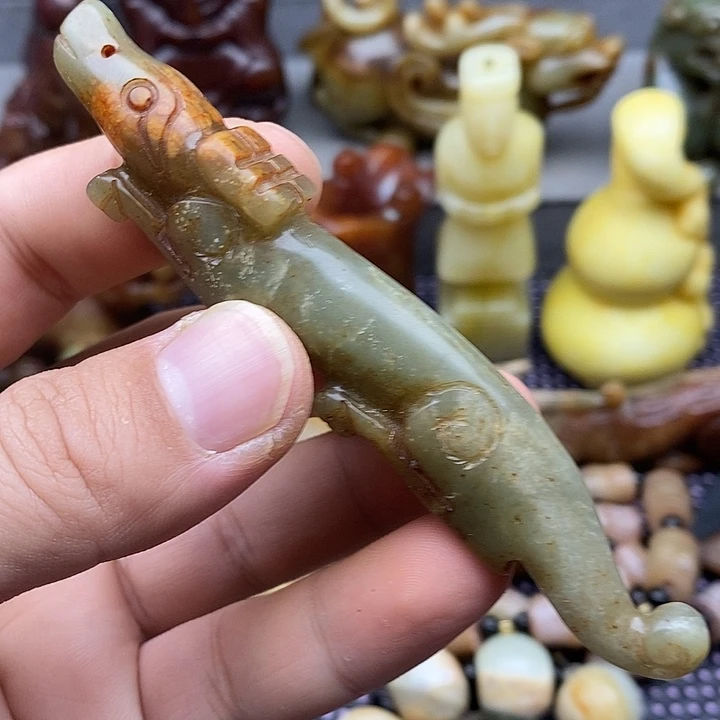 未镶嵌蛇纹石玉颈饰