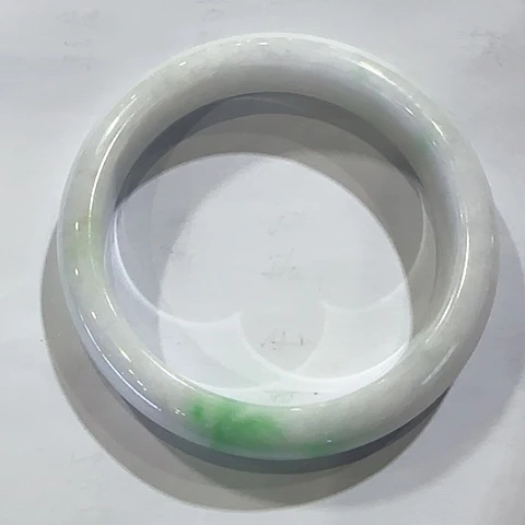 翡翠手镯未镶嵌天然翡翠