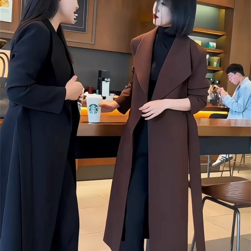 2025春秋装大码女装长款收腰显瘦风衣外套胖mm遮肉过膝大衣200斤