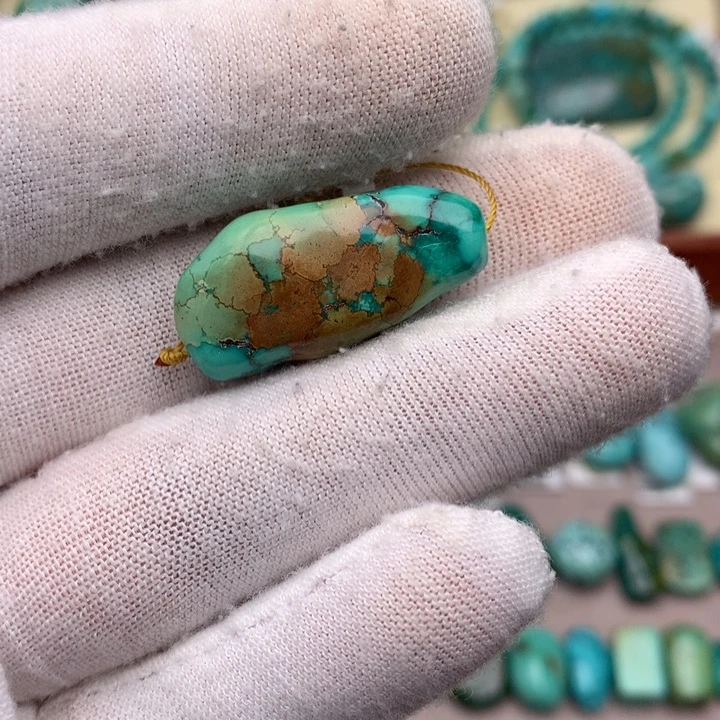 绿松石未镶嵌珠宝奇石