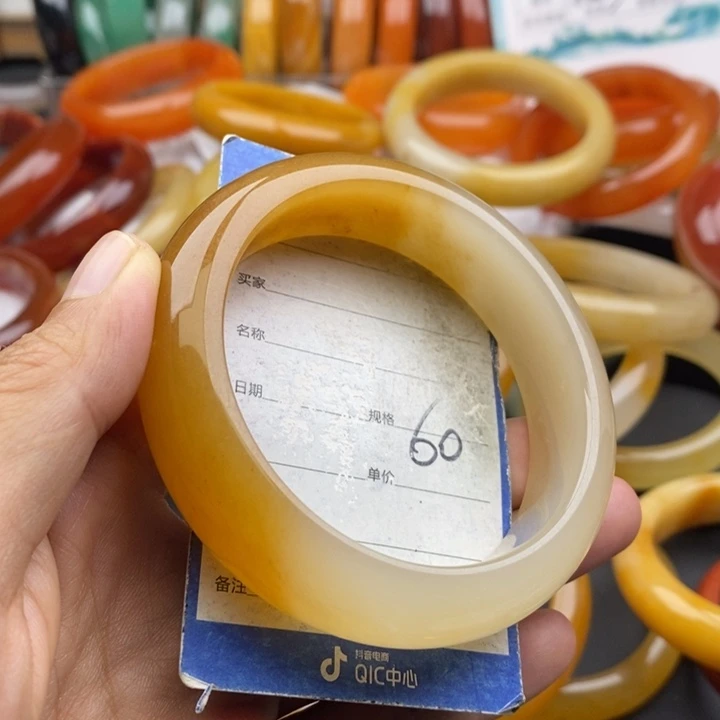 未镶嵌手镯石英质玉