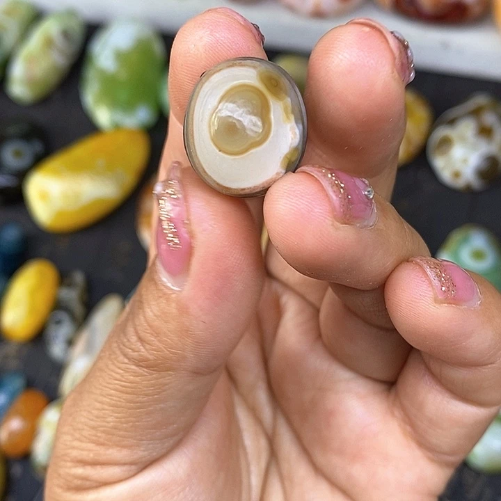 单珠像形石图案日，