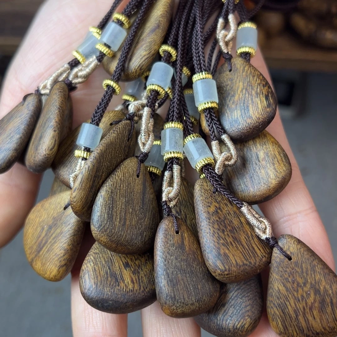 沉香香囊沉香原材料水滴吊坠多样性发一