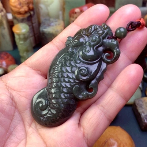 岫岩河磨玉（透闪石质玉）颈饰未镶嵌