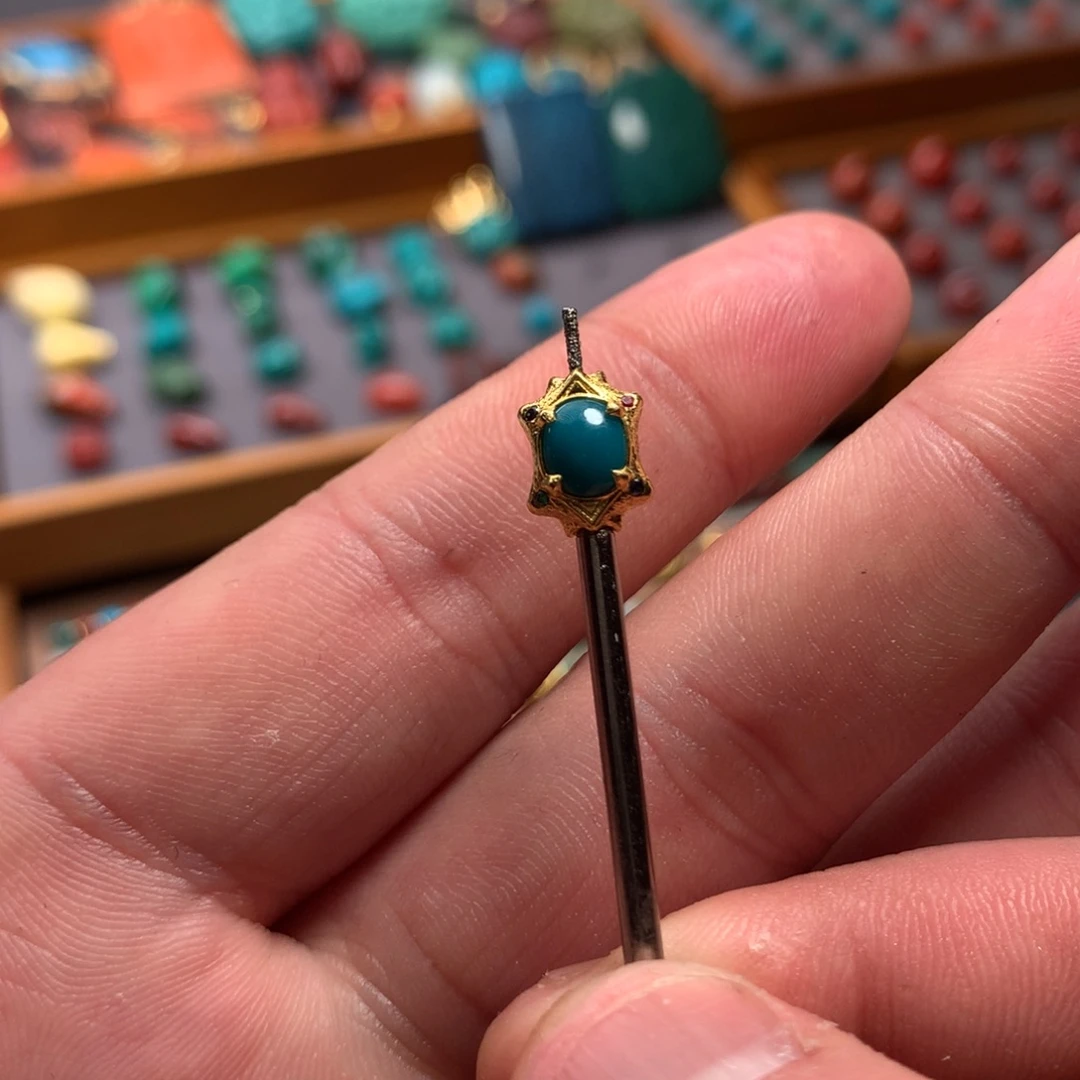 绿松石18K金镶嵌背云