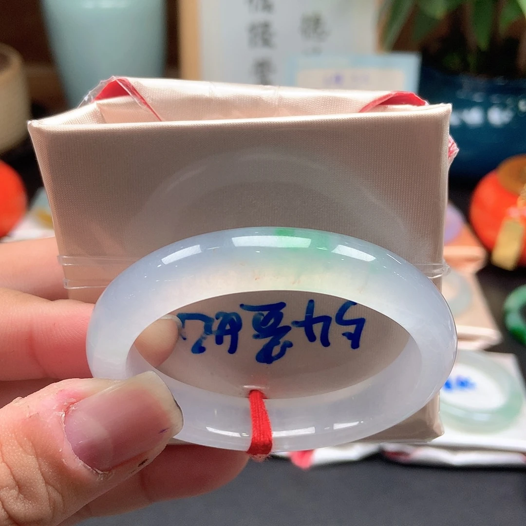 呼***圈翡翠未镶嵌手镯2号