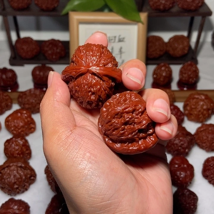 一***饼文玩核桃吊坠白狮子