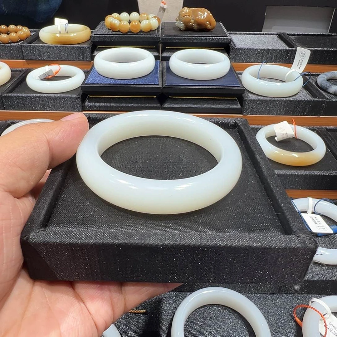 和田玉手镯未镶嵌