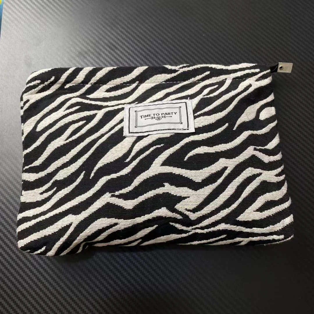 发2个【26*18】棉麻斑马纹收纳包