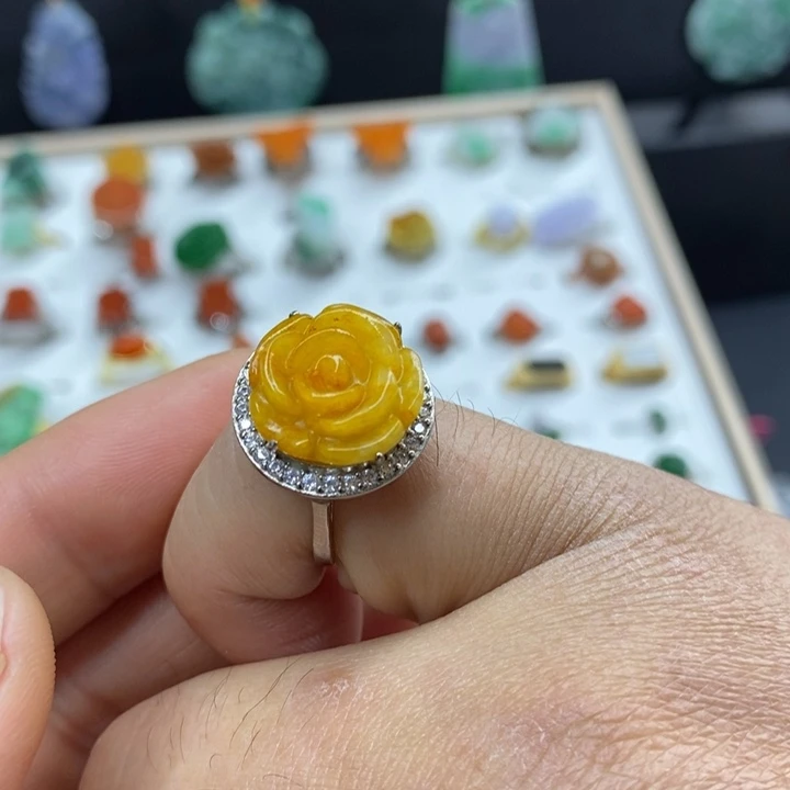 翡翠颈饰未镶嵌戒指