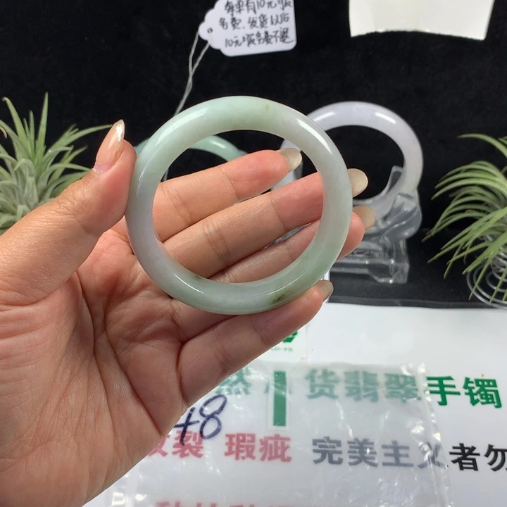 爱***红翡翠未镶嵌手镯48