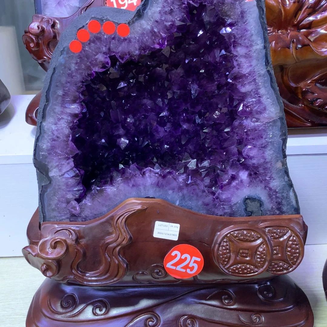 织绣巴西满钛金晶洞