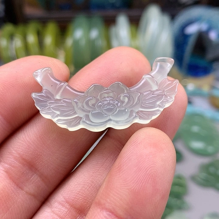 蛇纹石玉挂坠未镶嵌