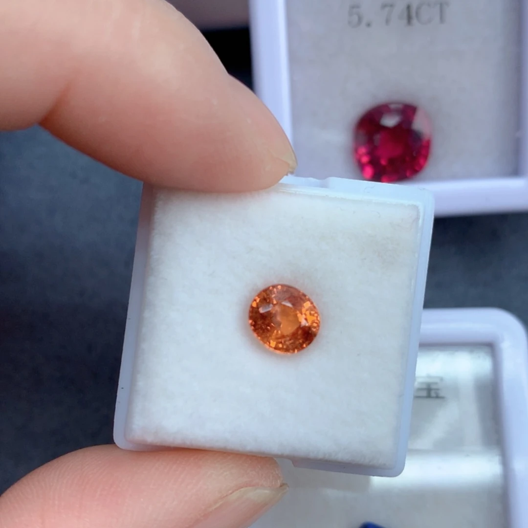 石榴石（芬达石）1.56克拉裸石未镶嵌