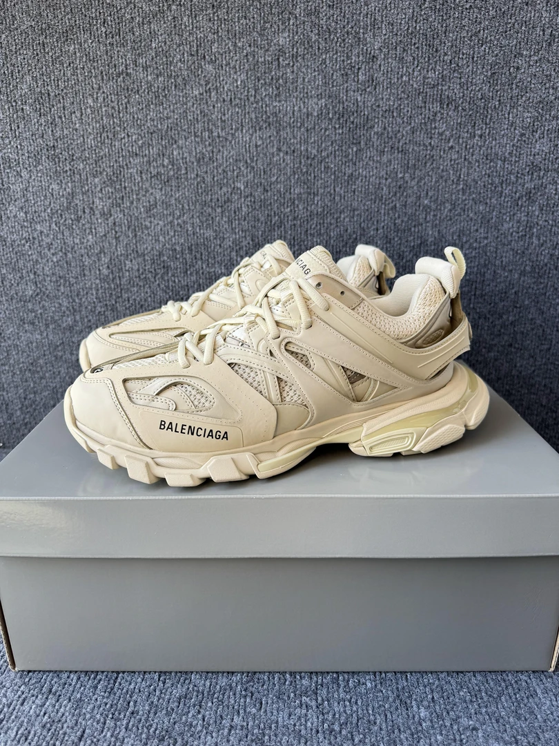 全新未使用 Balenciaga/巴黎世家 43码 track 米色 老爹鞋 原盒