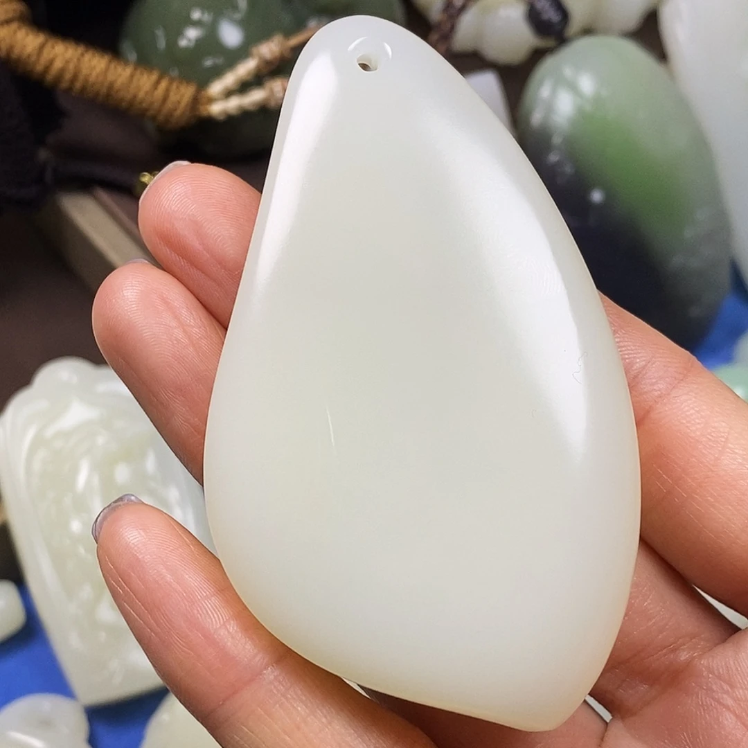 和田玉未镶嵌把件