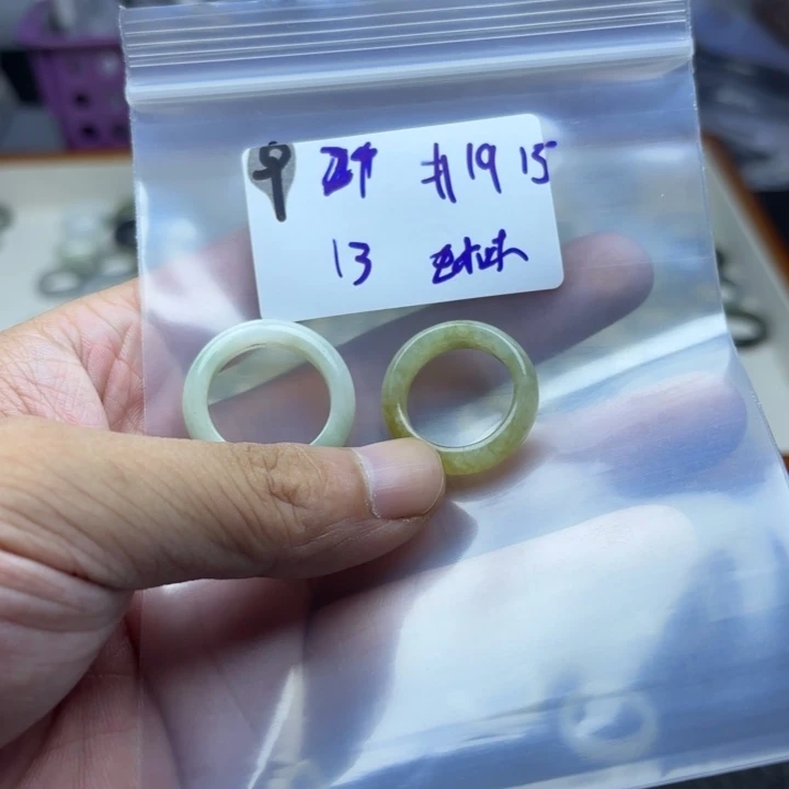 源***产翡翠未镶嵌颈饰戒指