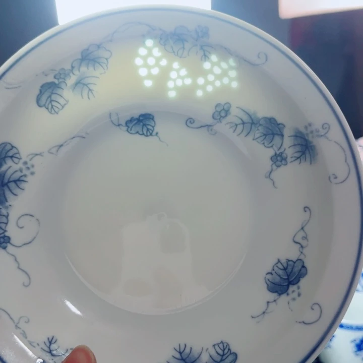 青花玲珑8寸窝盘葡萄