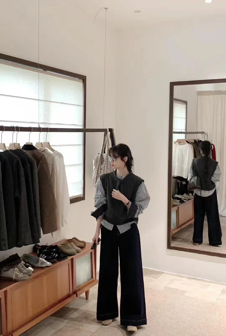 【落日来信】2025时尚新款条纹拼色衬衫灰色马甲复古蓝色牛仔裤套装