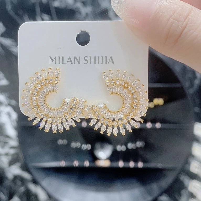 合金耳饰 新款高版满锆石c耳钉时髦高级