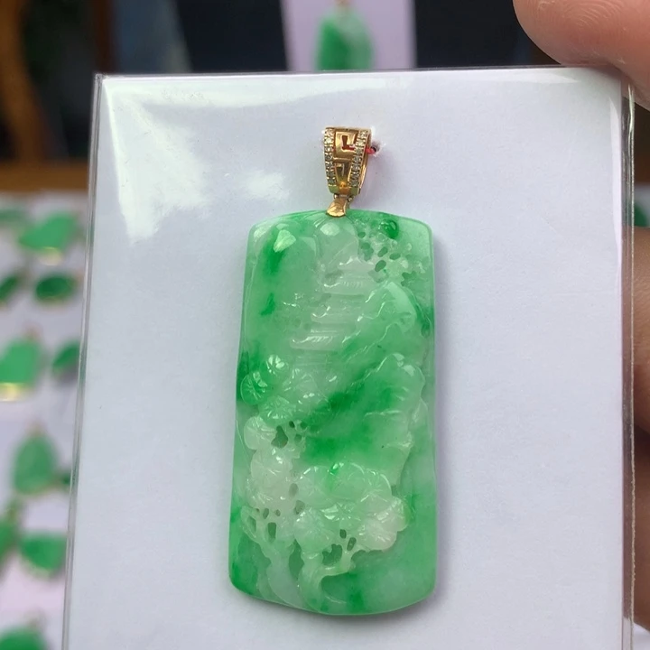 翡翠18K金镶嵌颈饰