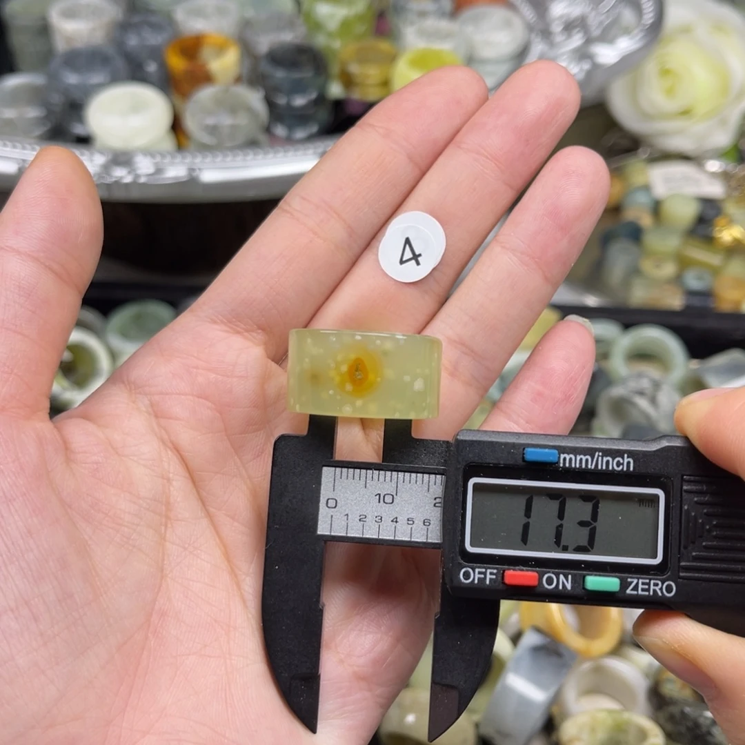 蛇纹石玉未镶嵌戒指