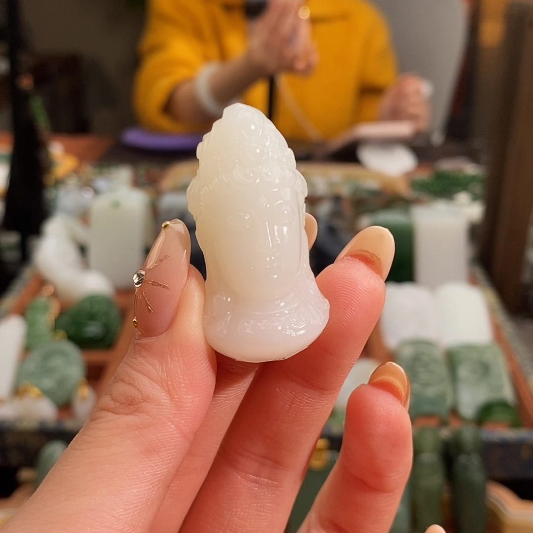 和田玉未镶嵌吊坠(赠链)