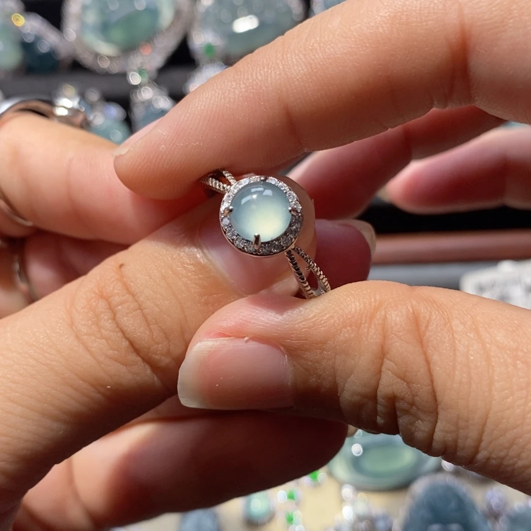 月***牙翡翠未镶嵌颈饰翡翠