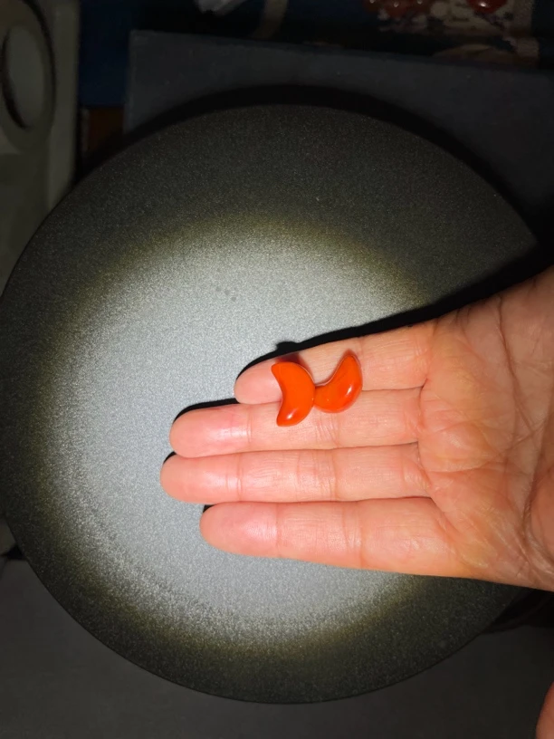 川料南红，九口料耳钉