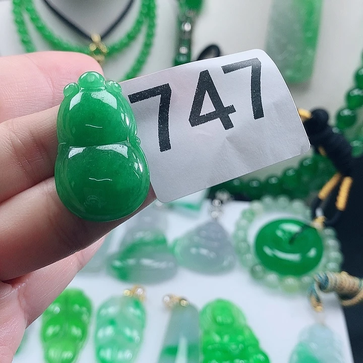 翡翠未镶嵌吊坠(赠链)