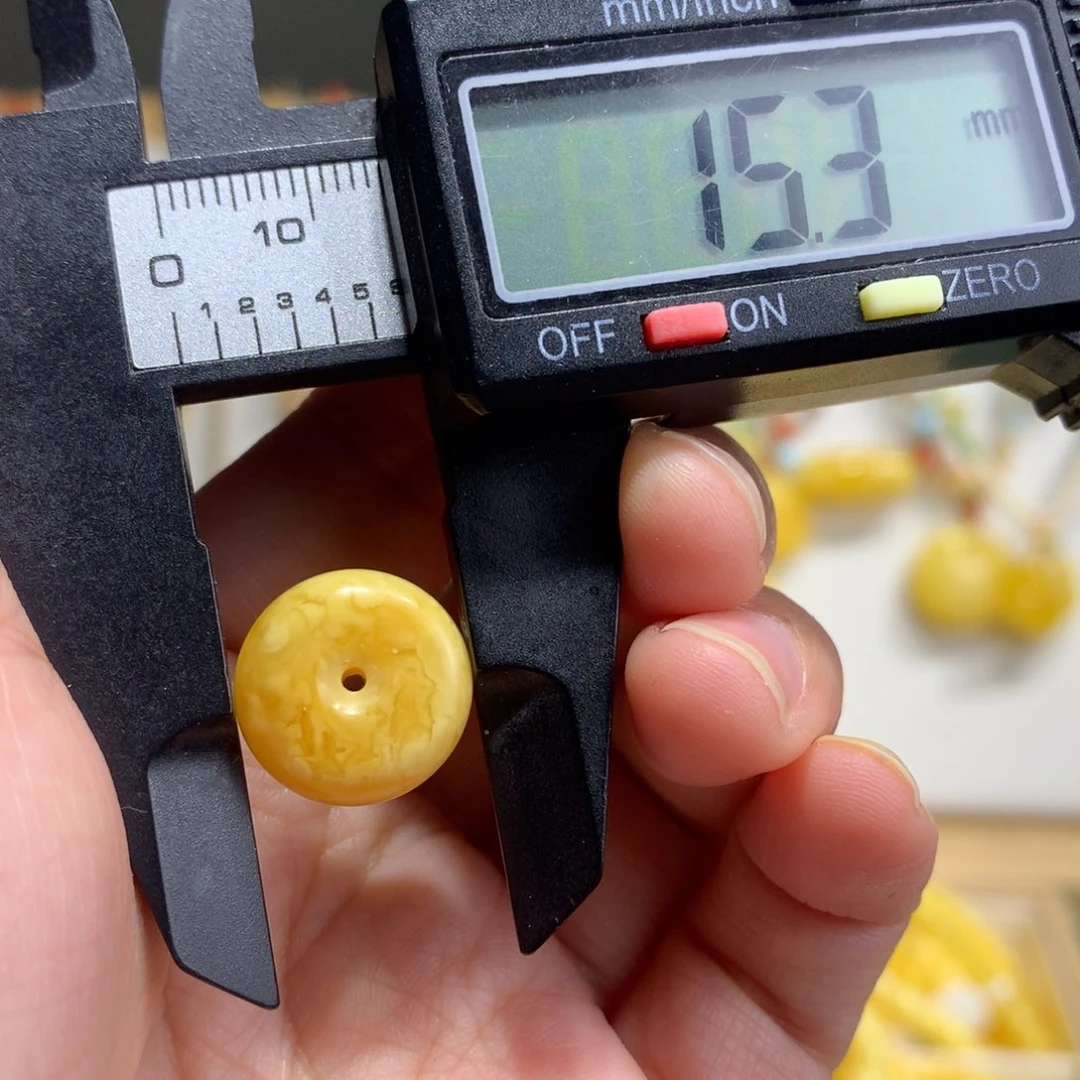 琥珀未镶嵌裸石配饰