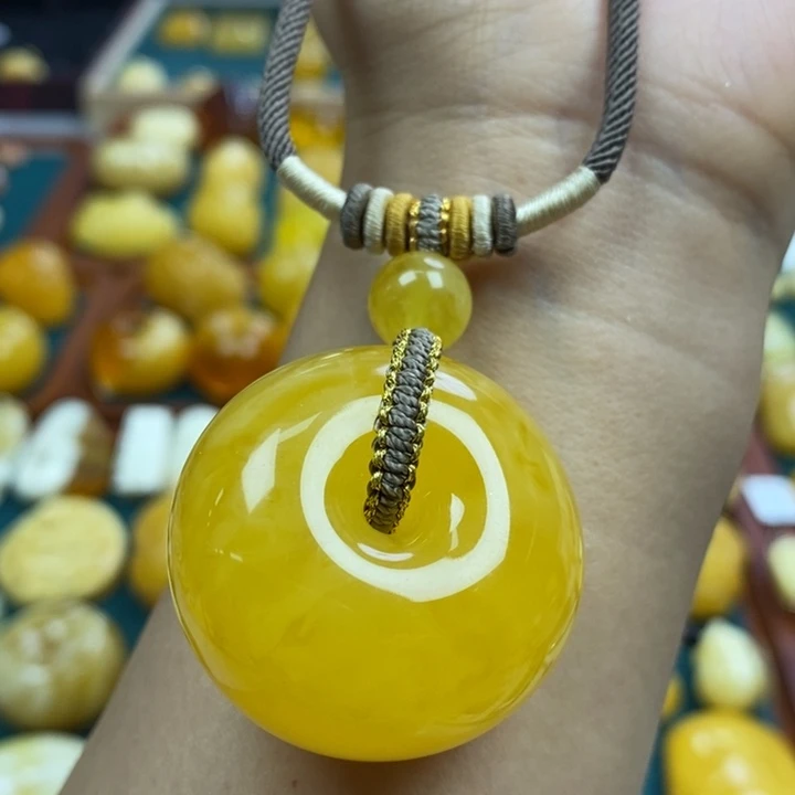 琥珀未镶嵌珠宝奇石26.11鸡油红平安扣