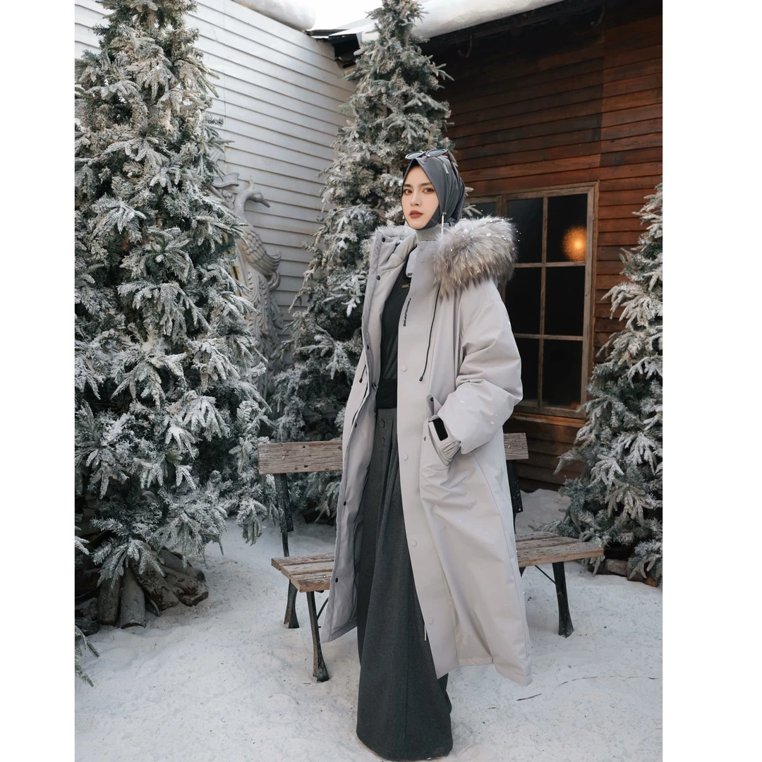 乙丝玛大毛领休闲灰色长款羽绒服