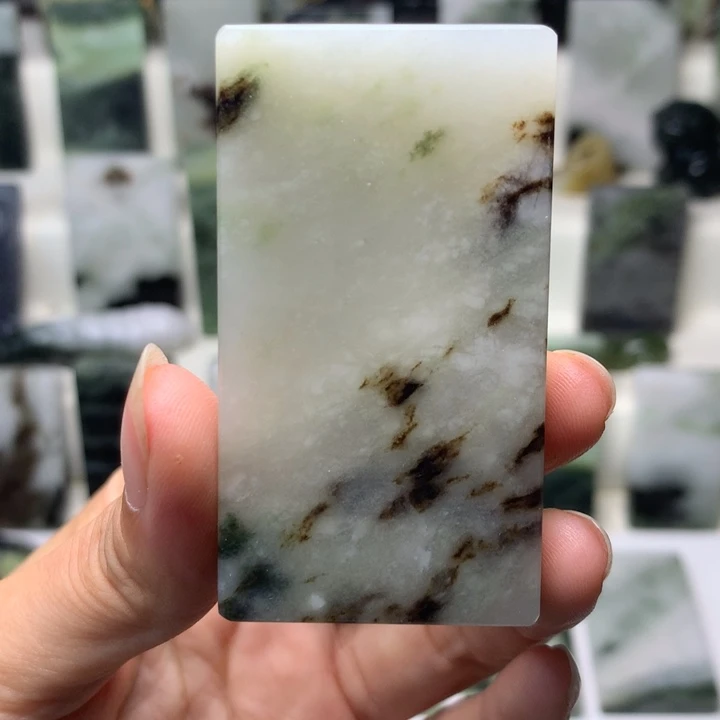 独山玉未镶嵌颈饰