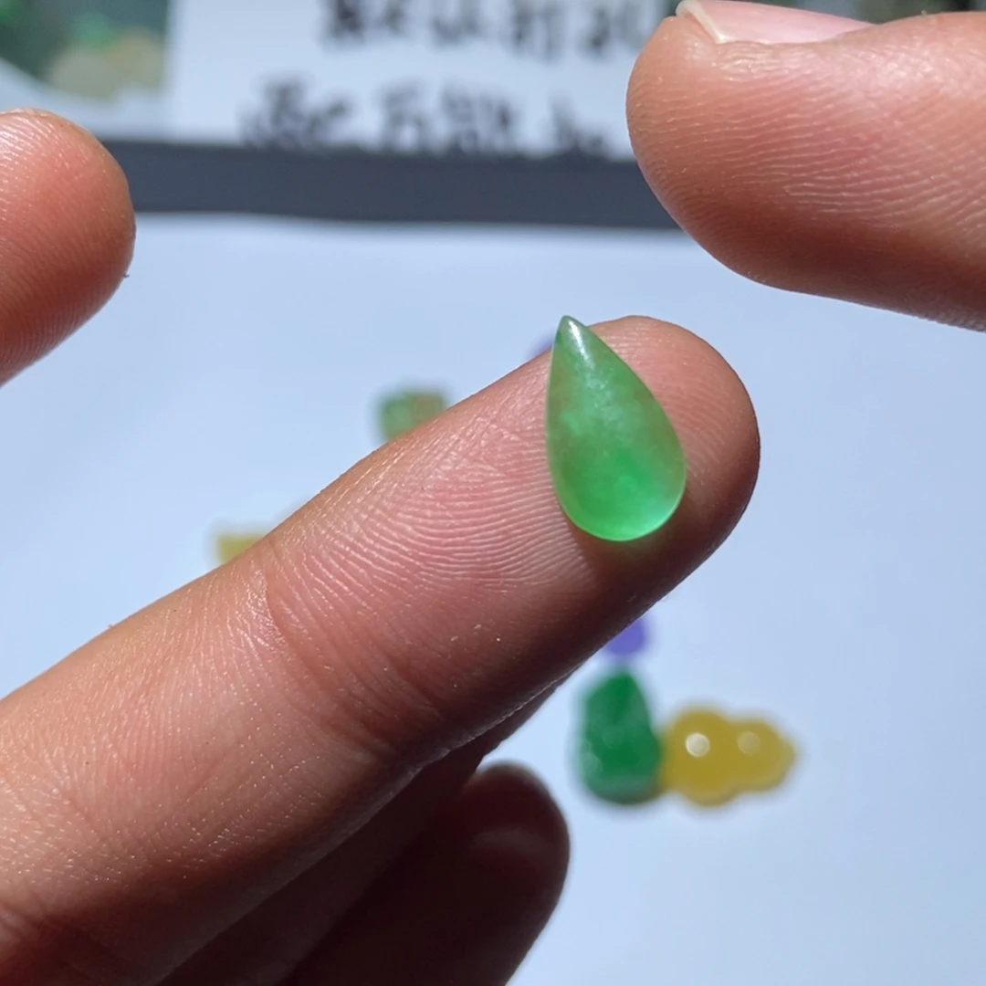 翡翠未镶嵌颈饰吊坠