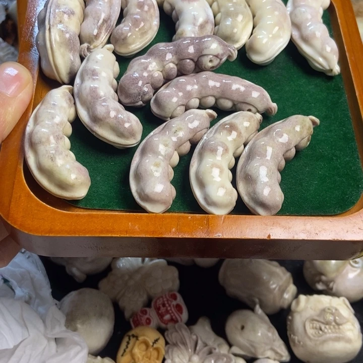 配饰鹿角雕刻一个出