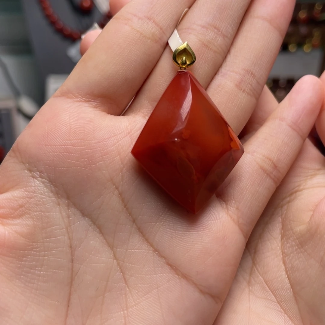 【闪购商品】18K金镶嵌吊坠南红玛瑙