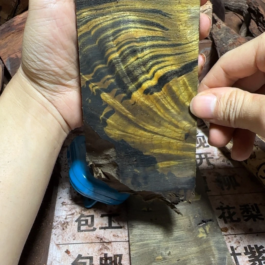 小***头金丝楠手串制作工艺