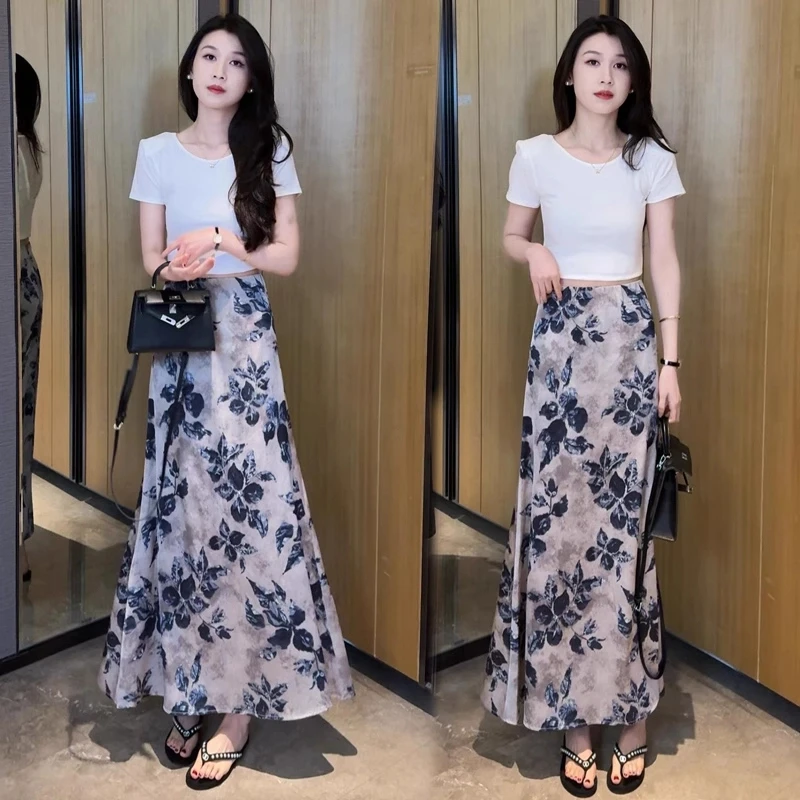 时尚套装女2025夏新款时髦洋气后背镂空短袖T恤碎花半身裙两件套