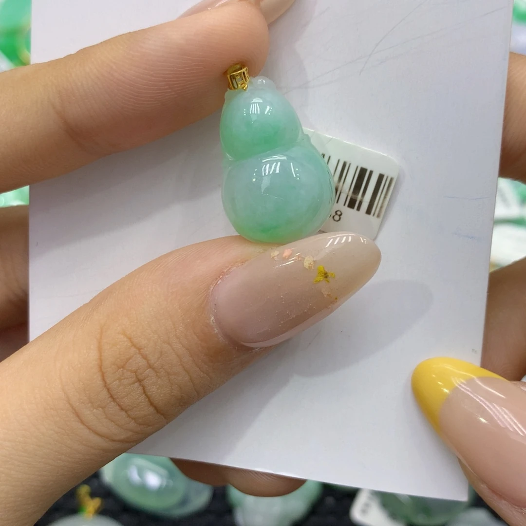颈饰18K金镶嵌翡翠