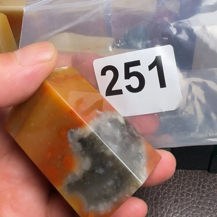 衆***動老挝石精美老挝田黄章