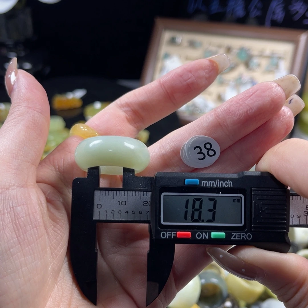 蛇纹石玉未镶嵌戒指